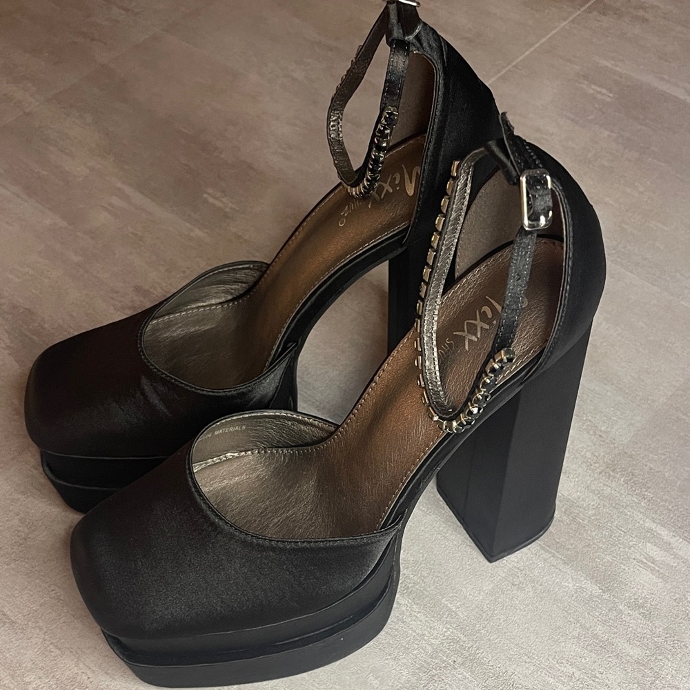 Elsa- Elegant Black Satin Super Platform block Heel shoe- size 10
